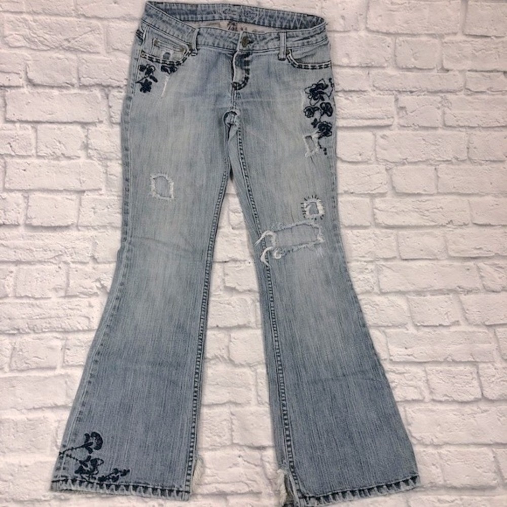 American Eagle Jeans. Stretch Skinny Flare. Distresssed. Sz 6